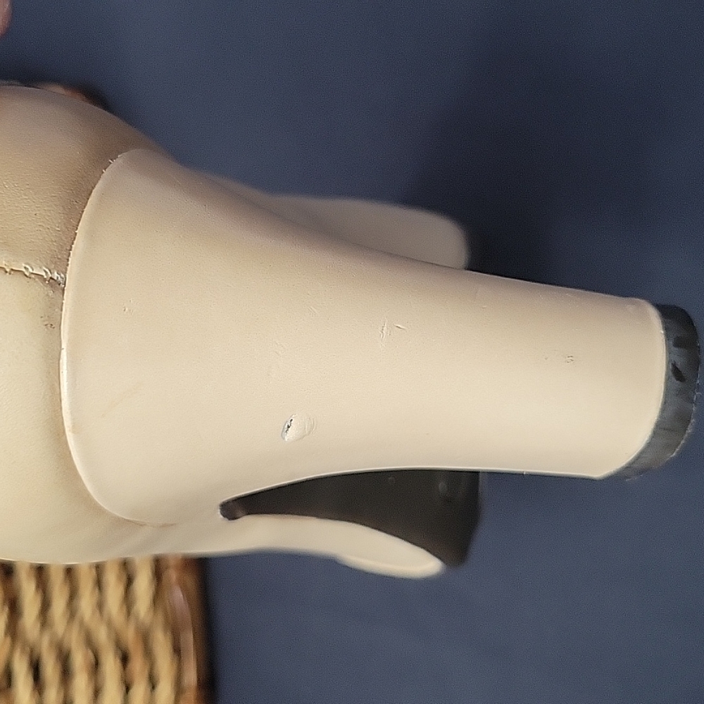 A2 Open Toe Buckle Heels - Picture 9 of 12